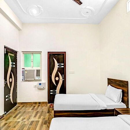 Nv Palace Hotel Vrindāvan Exterior foto